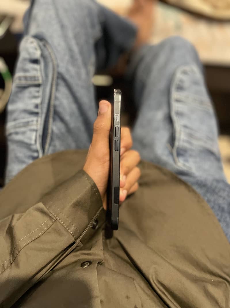Apple iPhone 13 0