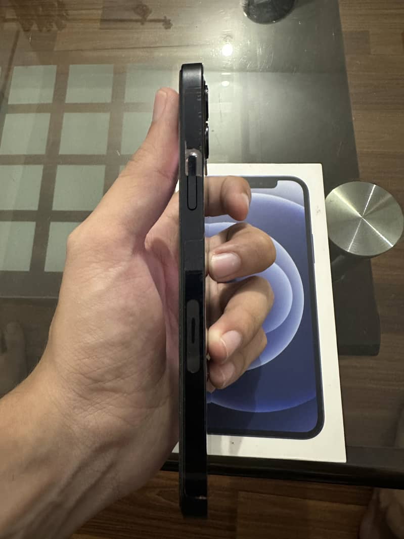 Apple iPhone 12 4