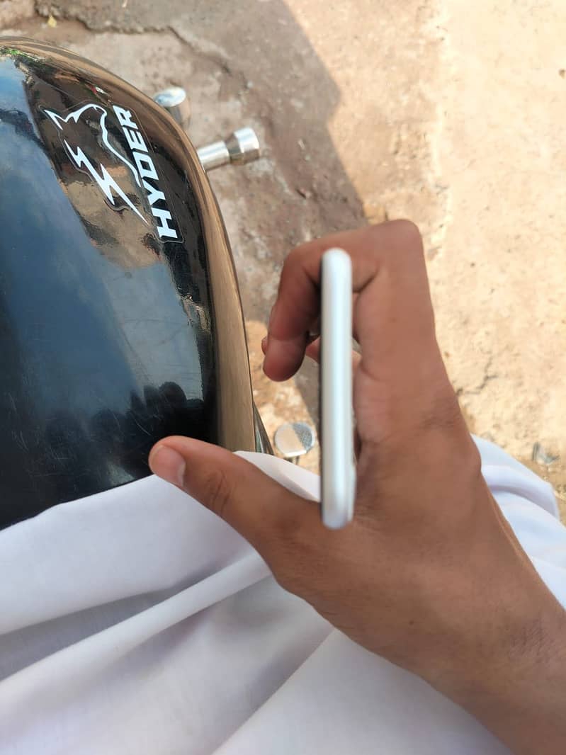 Apple iPhone SE 6