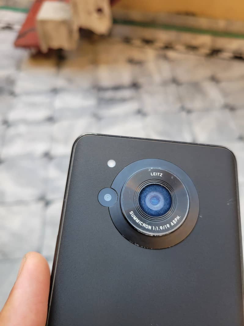 Sharp Aquos R7 1