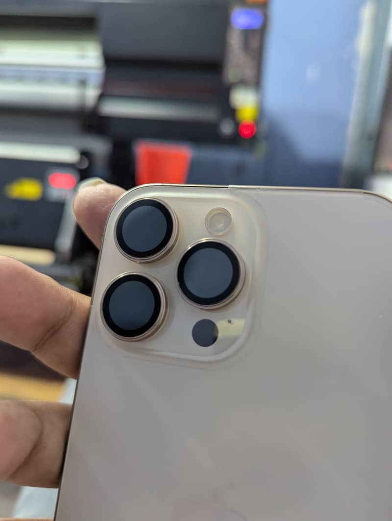 Apple iPhone 16 Pro Max 2