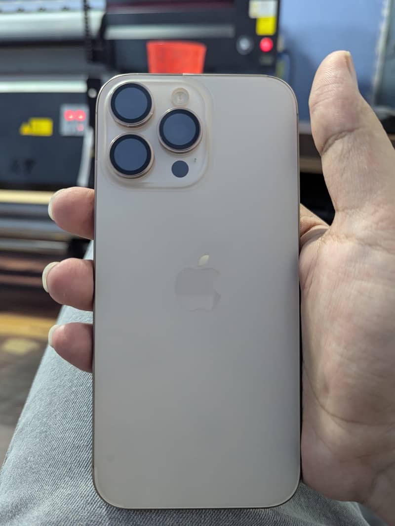 Apple iPhone 16 Pro Max 3