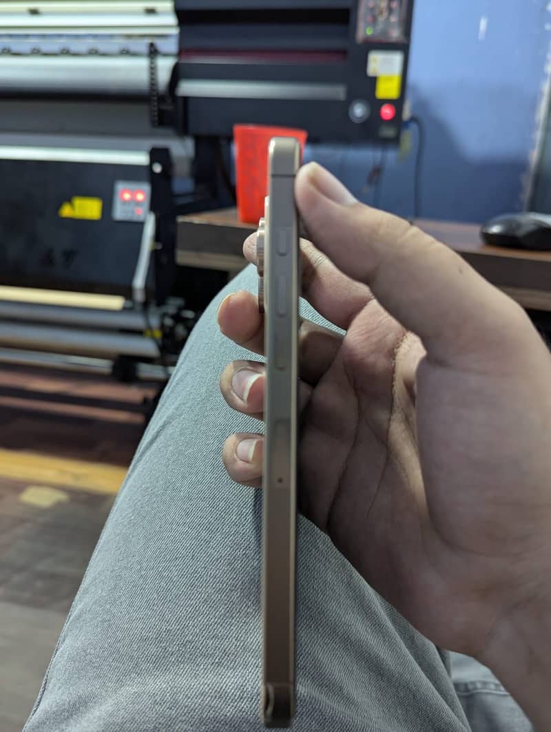 Apple iPhone 16 Pro Max 4