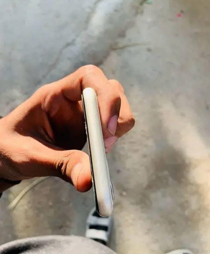 Apple iPhone 11 0