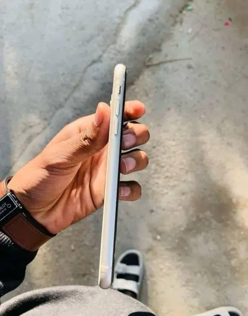 Apple iPhone 11 2