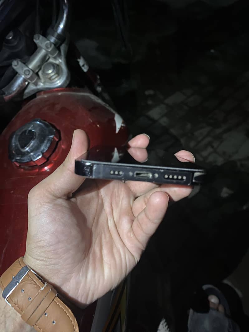 Apple iPhone 13 Pro 4