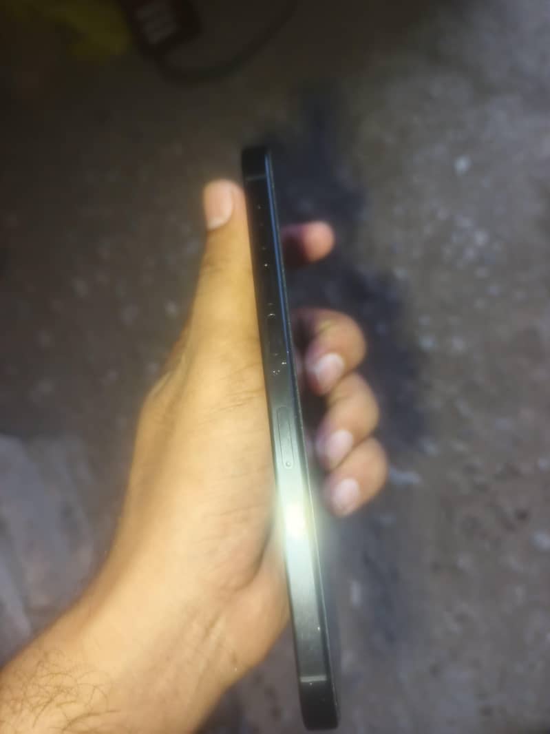 Apple iPhone 16 Pro Max 2