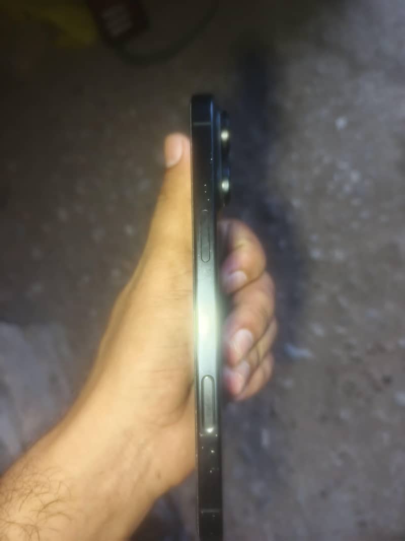Apple iPhone 16 Pro Max 3