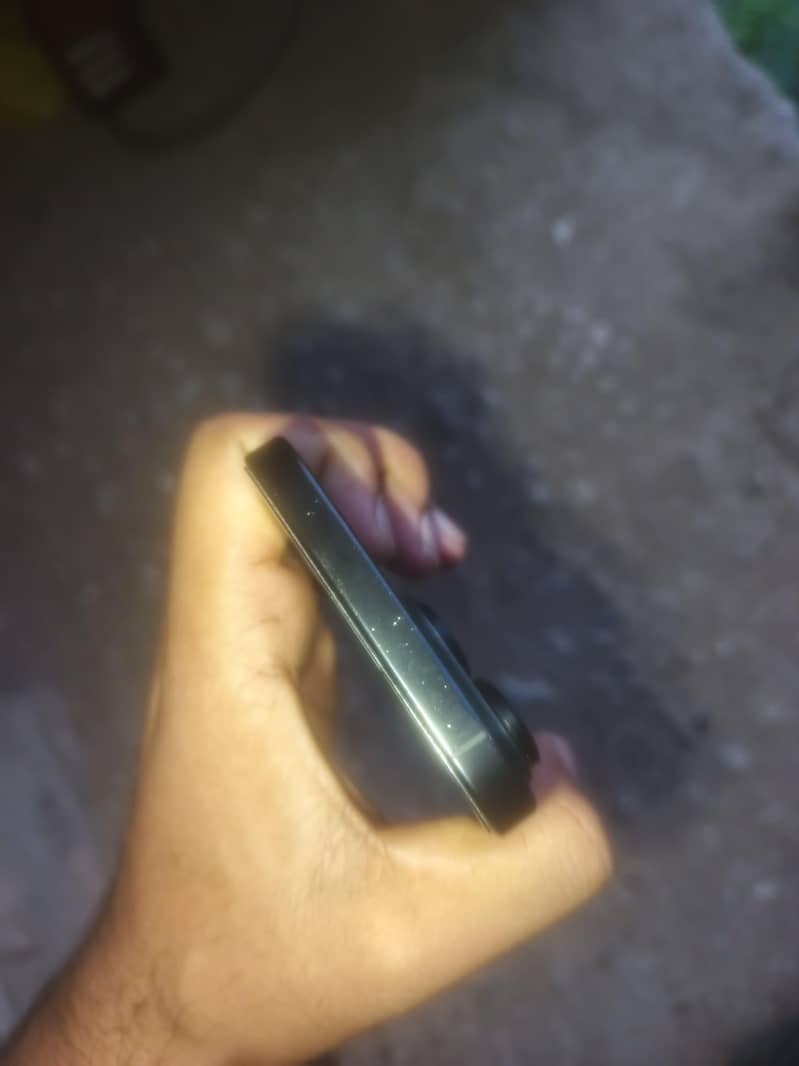 Apple iPhone 16 Pro Max 4