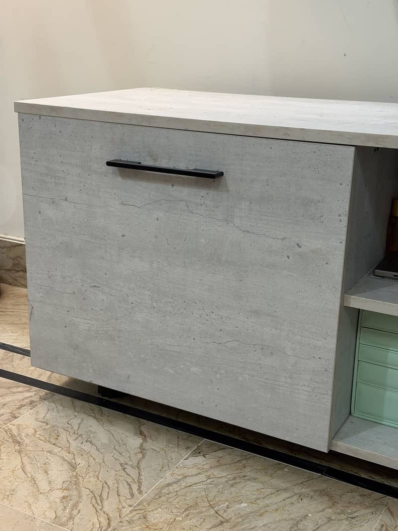 TV console 0