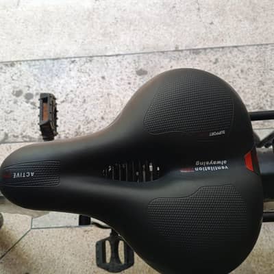 bicycle new one week used 18000 kam ho jayen ge