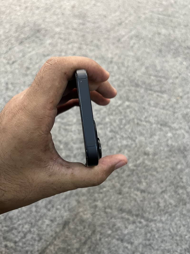 Apple iPhone 13 2