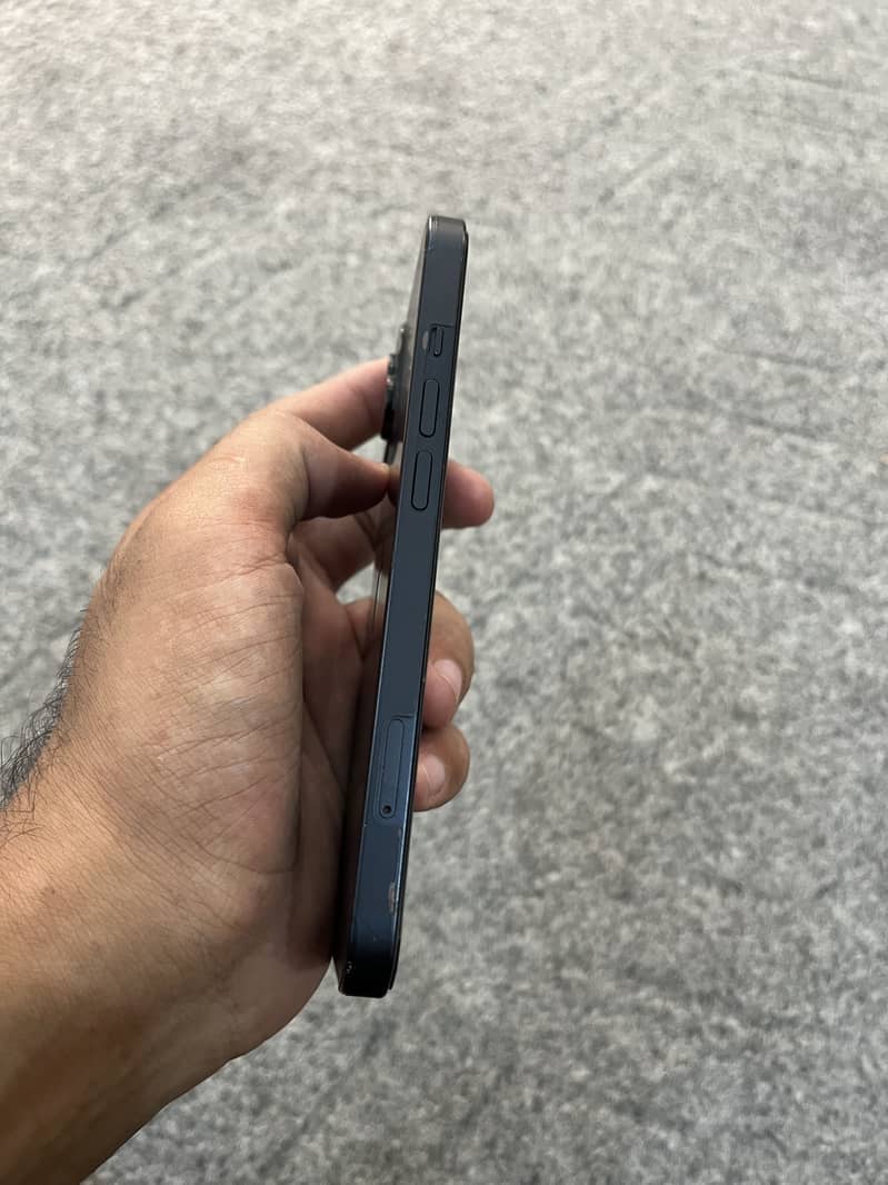 Apple iPhone 13 4