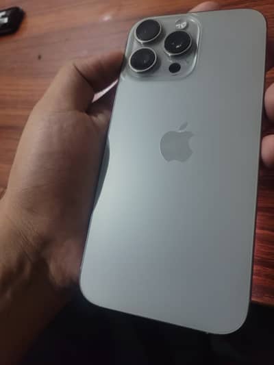 Apple iPhone 16 Pro Max