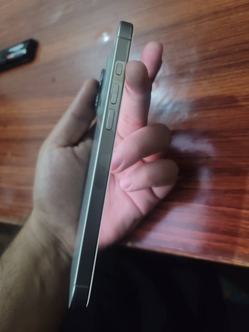 Apple iPhone 16 Pro Max 11
