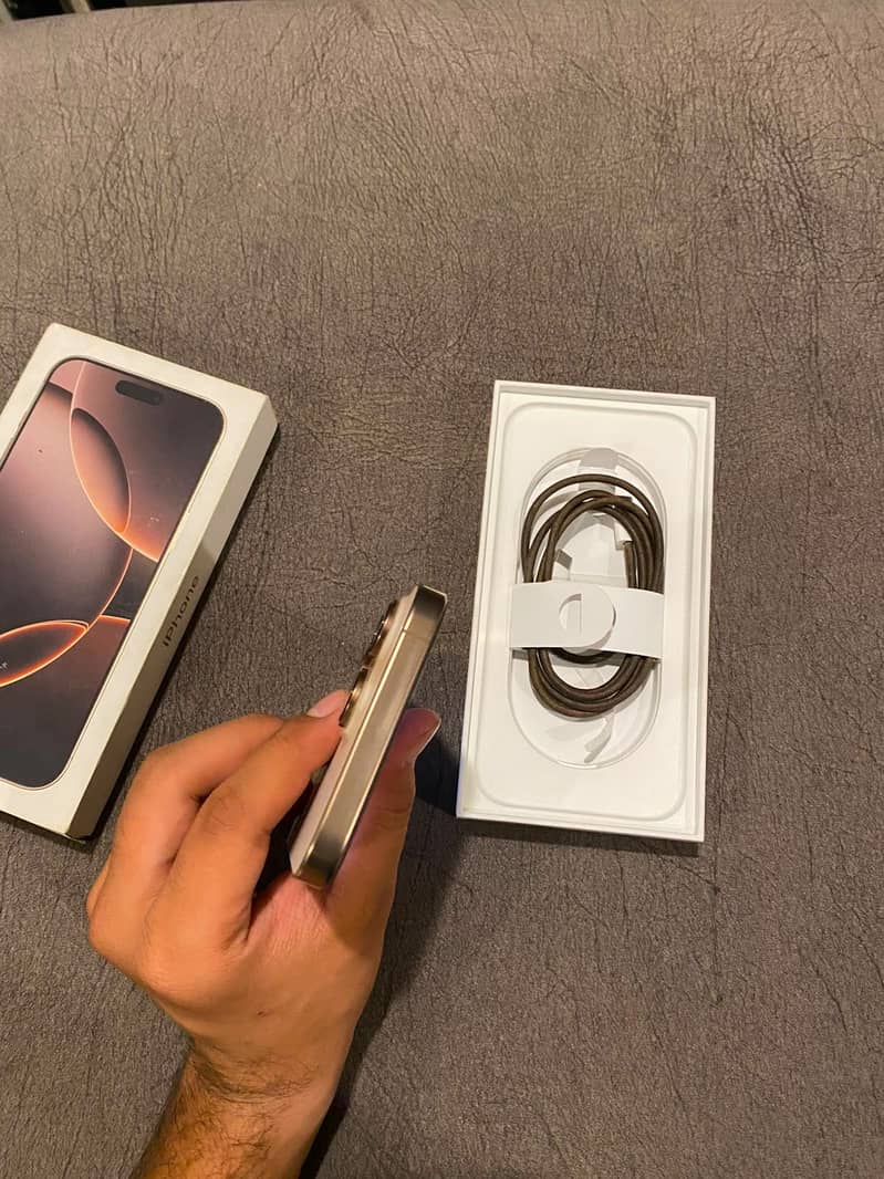Apple iPhone 16 Pro Max 1