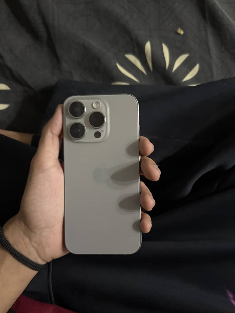 Apple iPhone 15 Pro 0