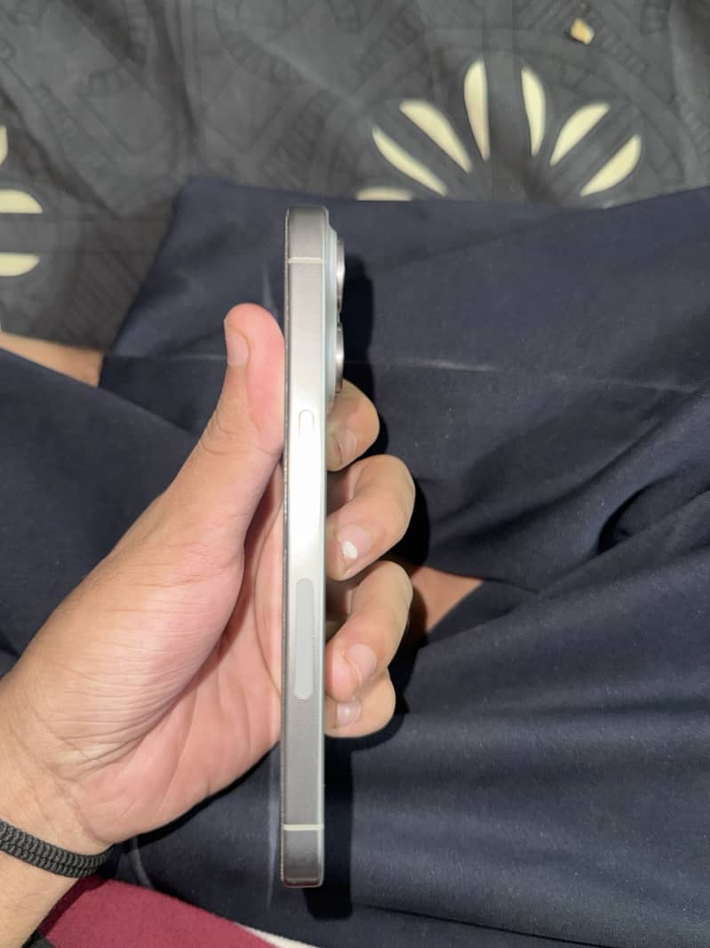 Apple iPhone 15 Pro 1