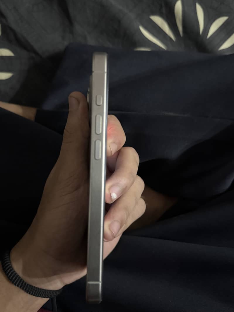 Apple iPhone 15 Pro 2