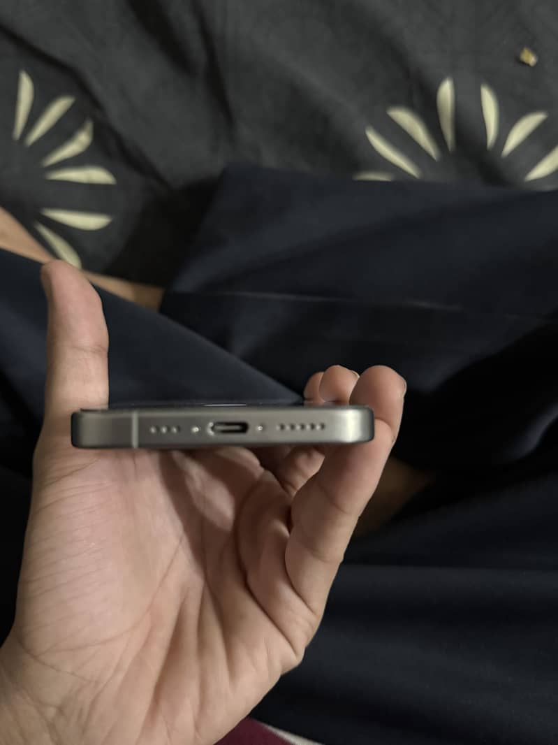 Apple iPhone 15 Pro 4