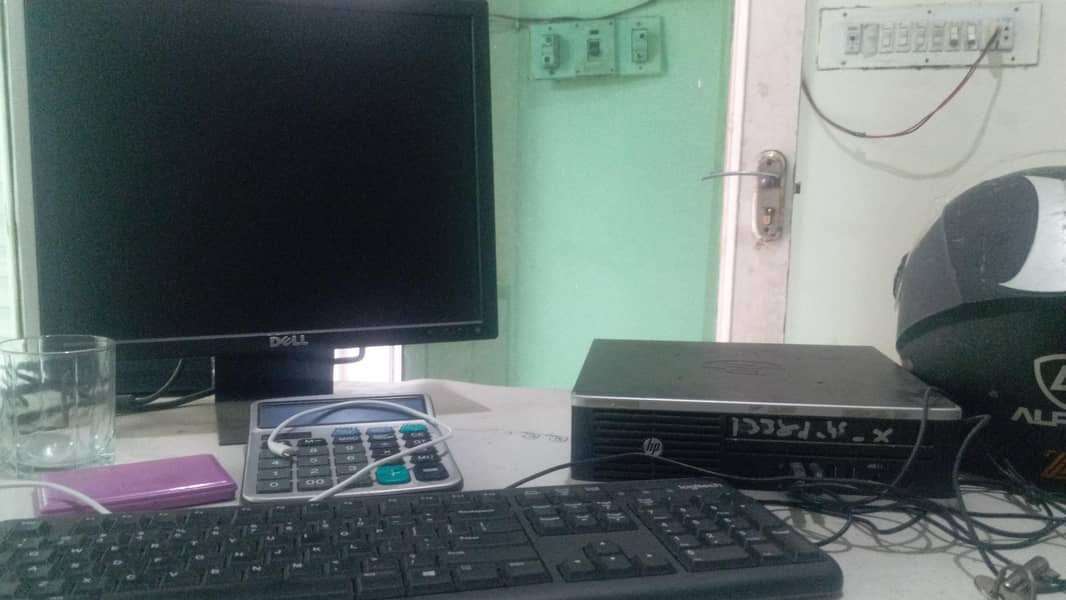 A branded  hp computer 0