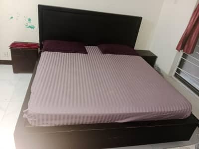 king size bed(new condition)
