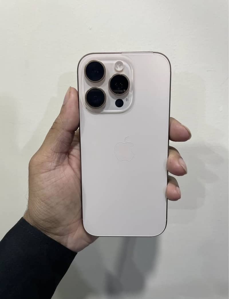 Apple iPhone 16 Pro 0