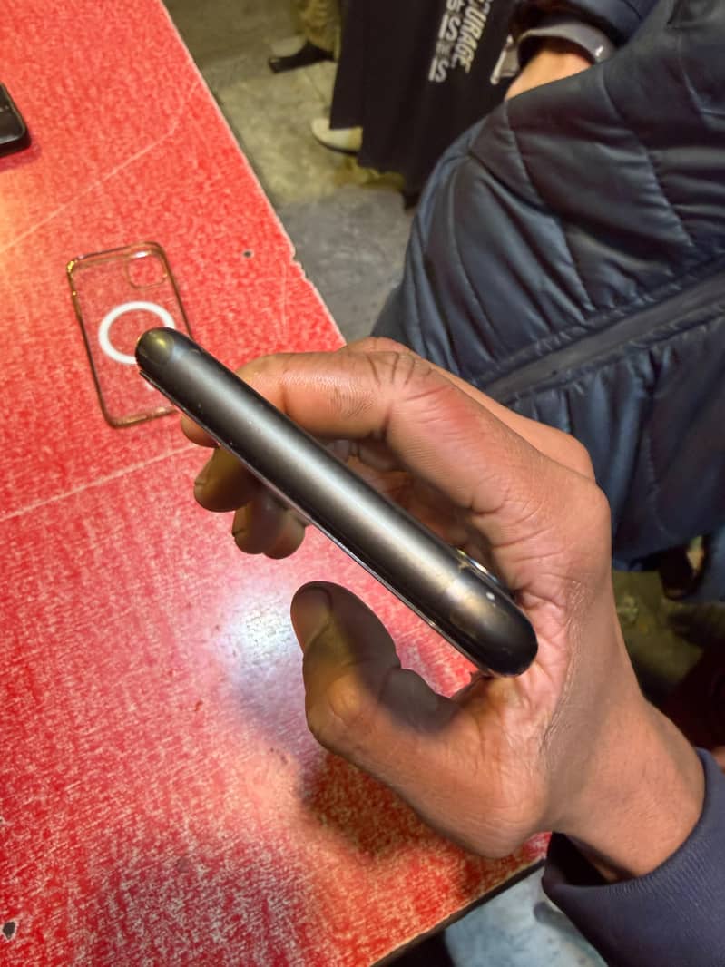 Apple iPhone 11 3
