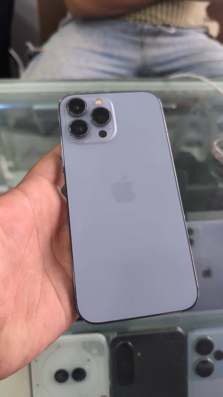 Apple iPhone 13 Pro Max 2
