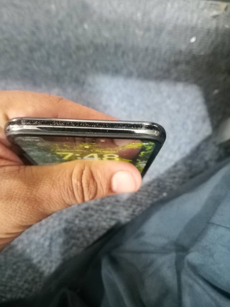 Apple iPhone X 4