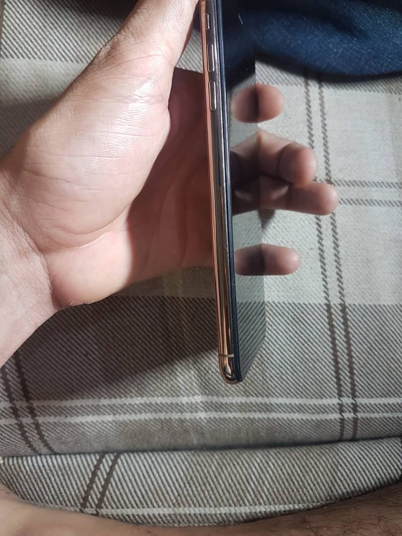 Apple iPhone XS Max 1