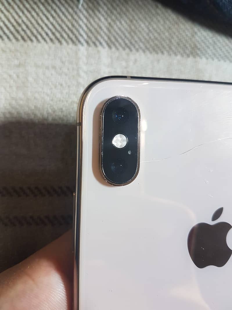 Apple iPhone XS Max 7