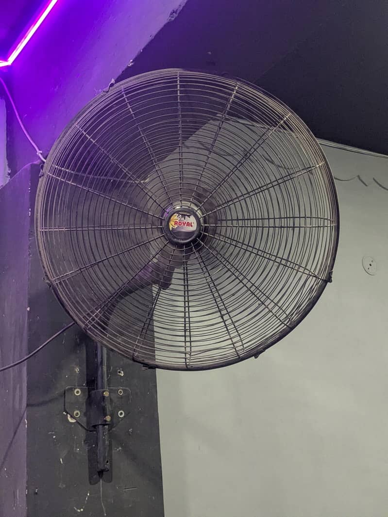 24'' Bracket fan 1