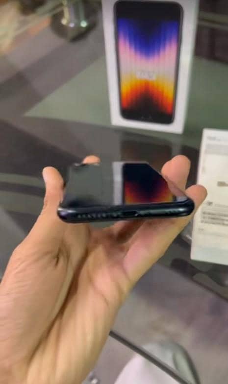 iPhone 3 4