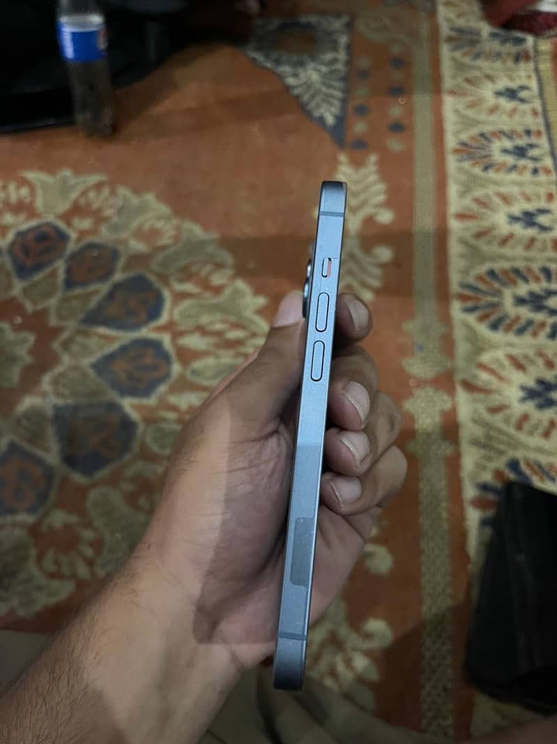 Apple iPhone 14 3