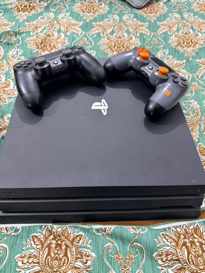 Ps4 pro 1TB | 2 controllers |7 games