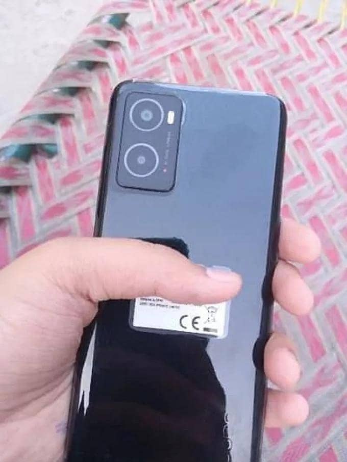 OPPO A76 1