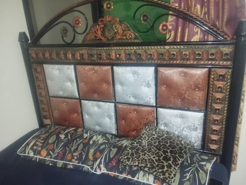 bed . 4