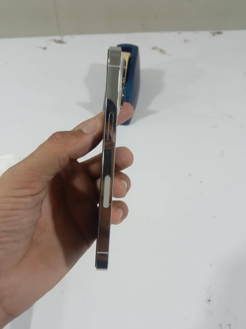 Apple iPhone 13 Pro 2