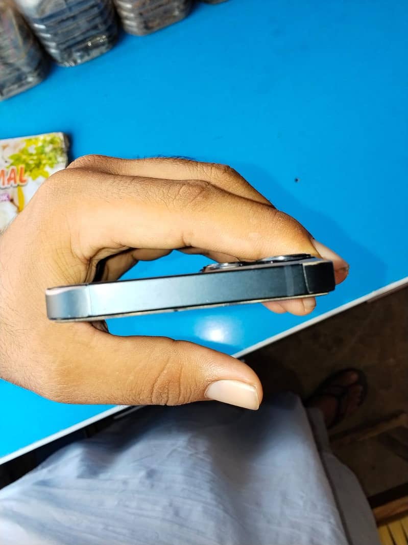 Apple iPhone 13 3