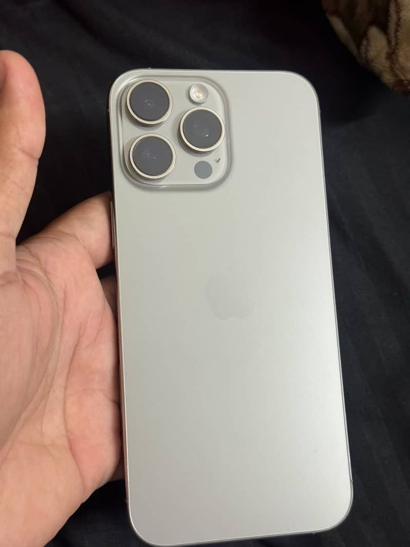 iPhone 16 Pro Max 2