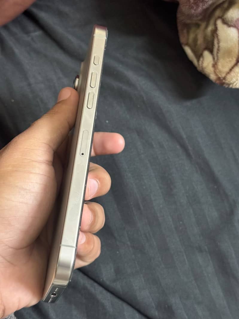 iPhone 16 Pro Max 3