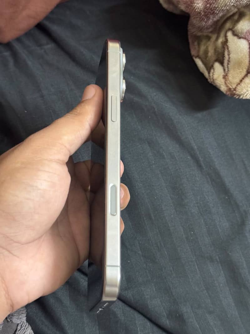 iPhone 16 Pro Max 5