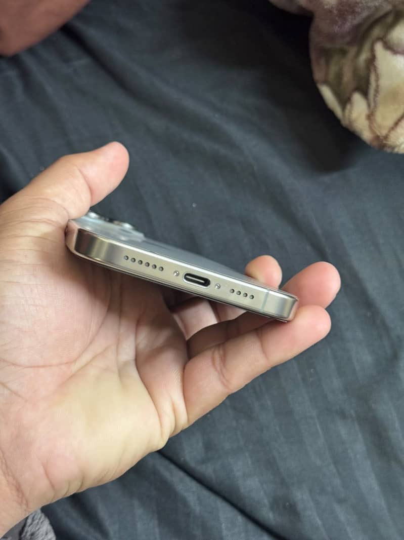 iPhone 16 Pro Max 6