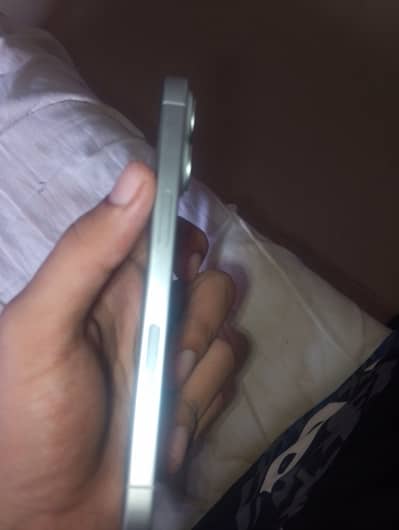 Apple iPhone 16