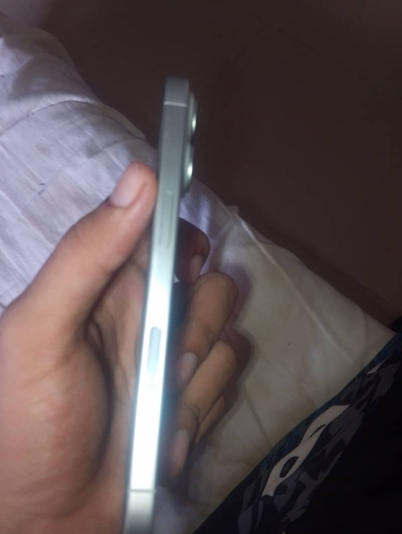 Apple iPhone 16 0