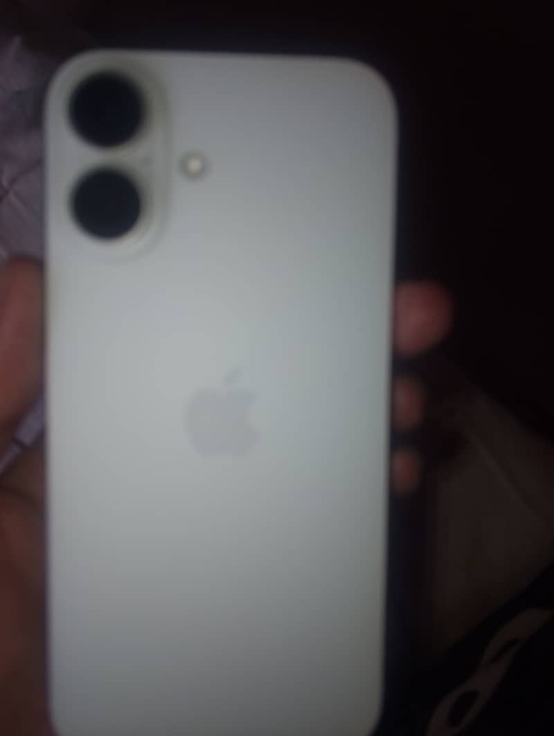 Apple iPhone 16 1