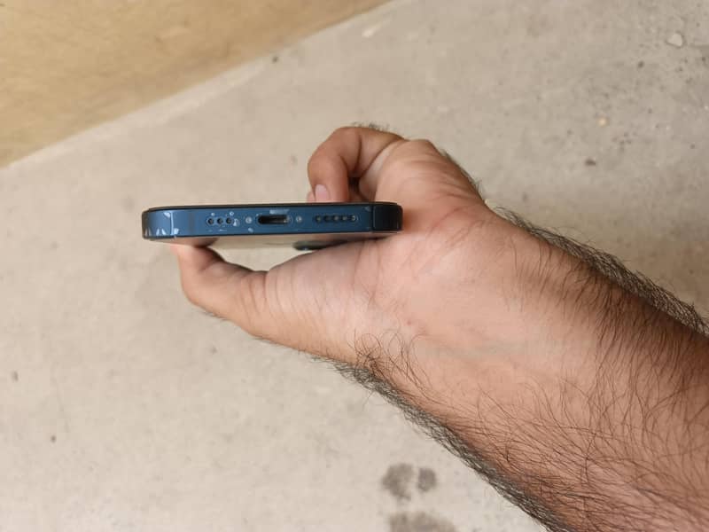 Apple iPhone 13 2