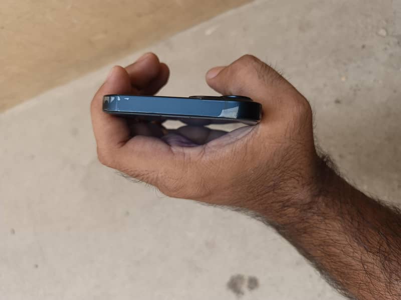 Apple iPhone 13 3