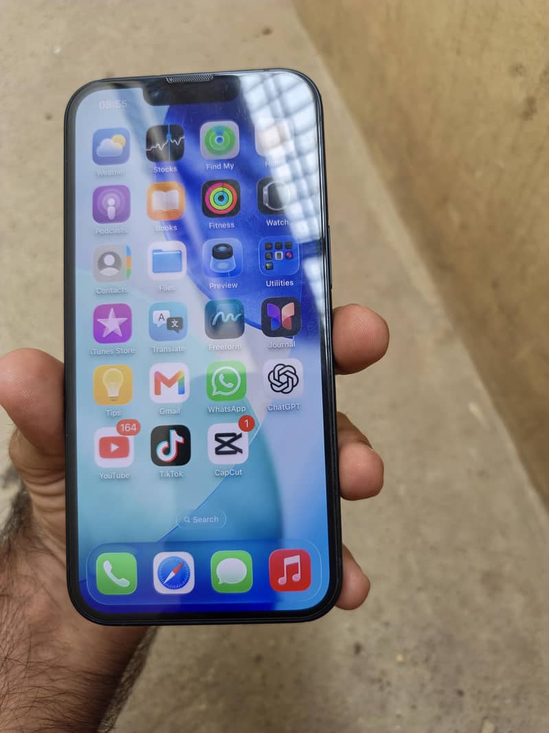 Apple iPhone 13 4